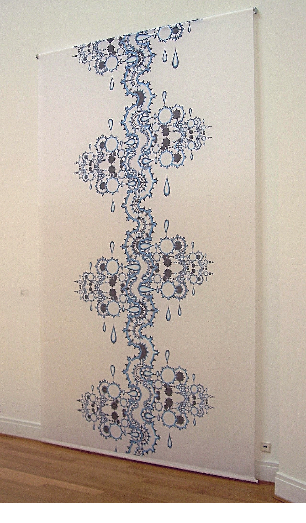 Infinite roller blind, 2003, print on solvotex, 210x480 cm